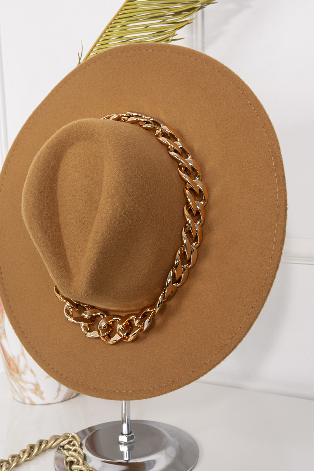 Γυναικείο καπέλο με αλυσίδα - ΚΑΜΕΛ