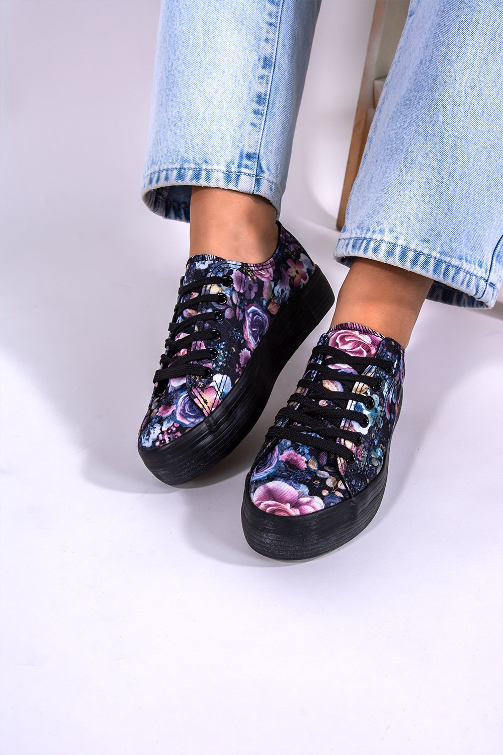 Sneakers με floral σχέδιο