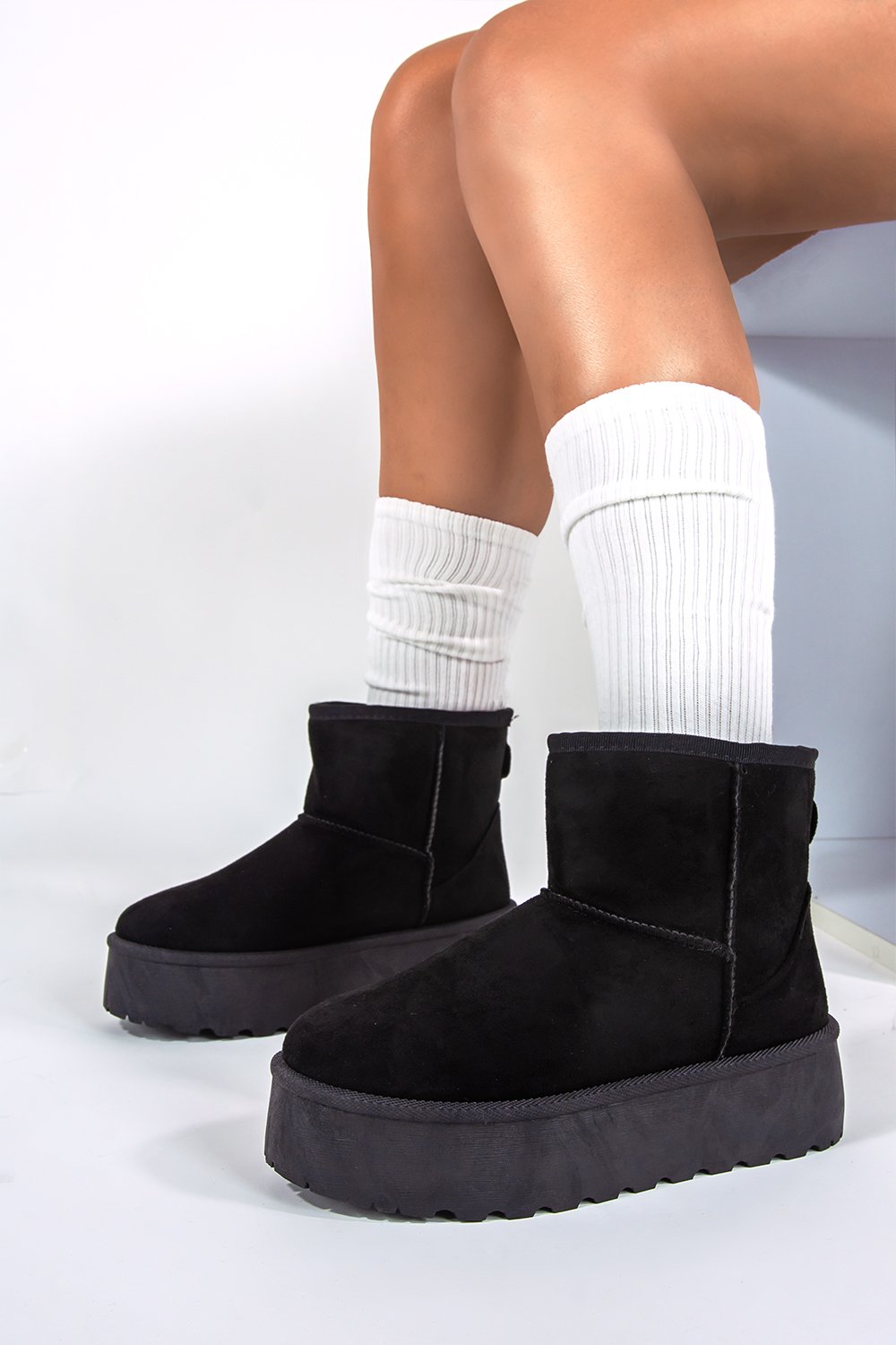 Μποτάκια suede δίπατα Μποτάκια suede δίπατα