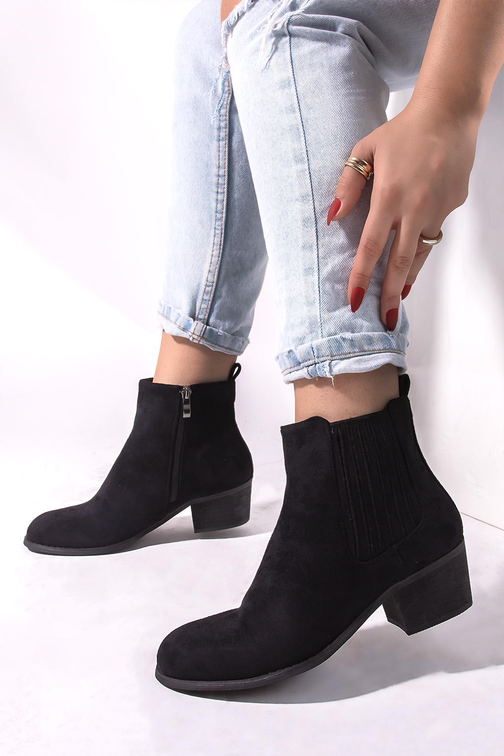 Μποτάκια suede με λάστιχο Μποτάκια suede με λάστιχο
