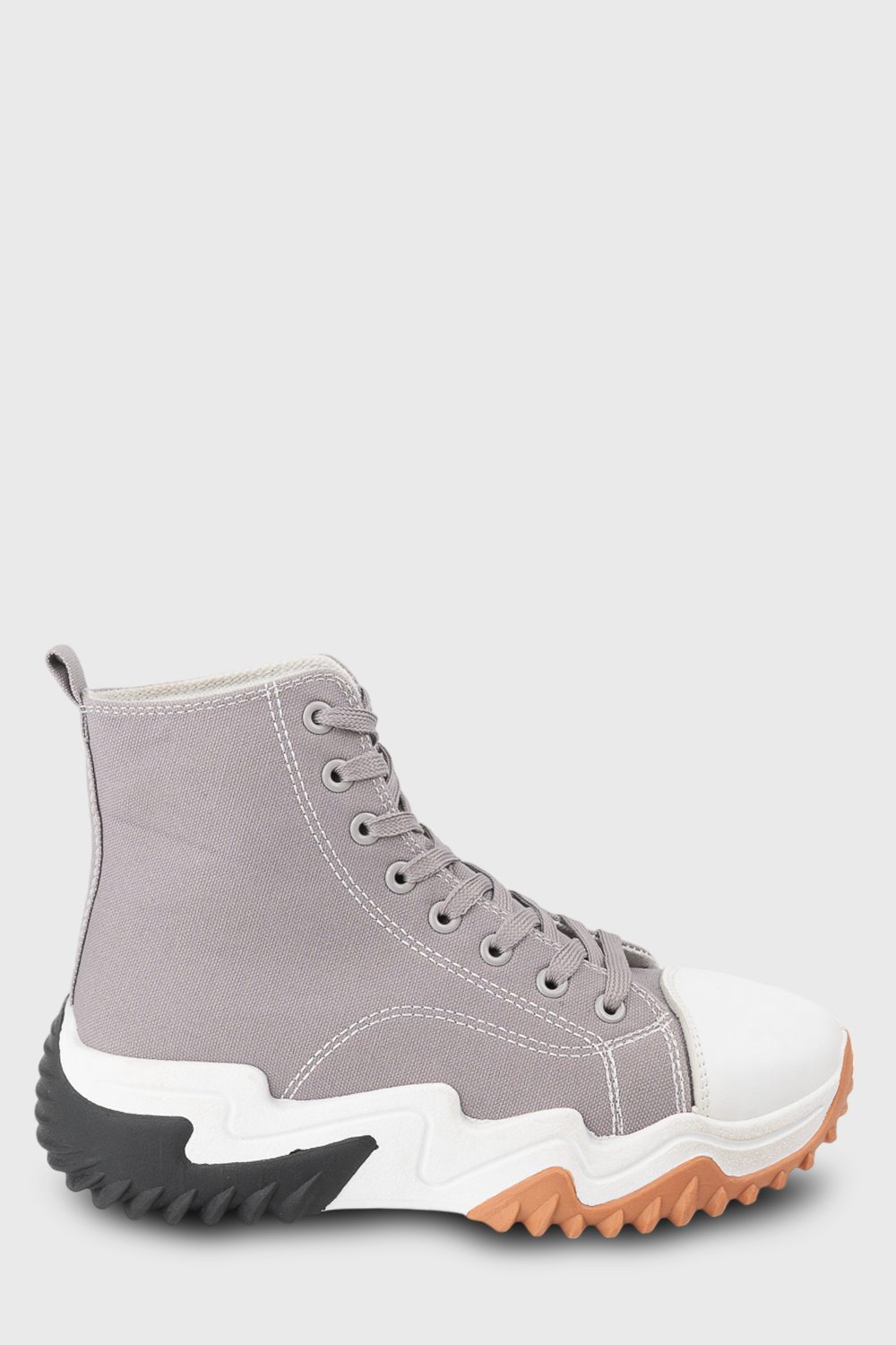Sneaker με ιδιαίτερες ραφές Sneaker με ιδιαίτερες ραφές