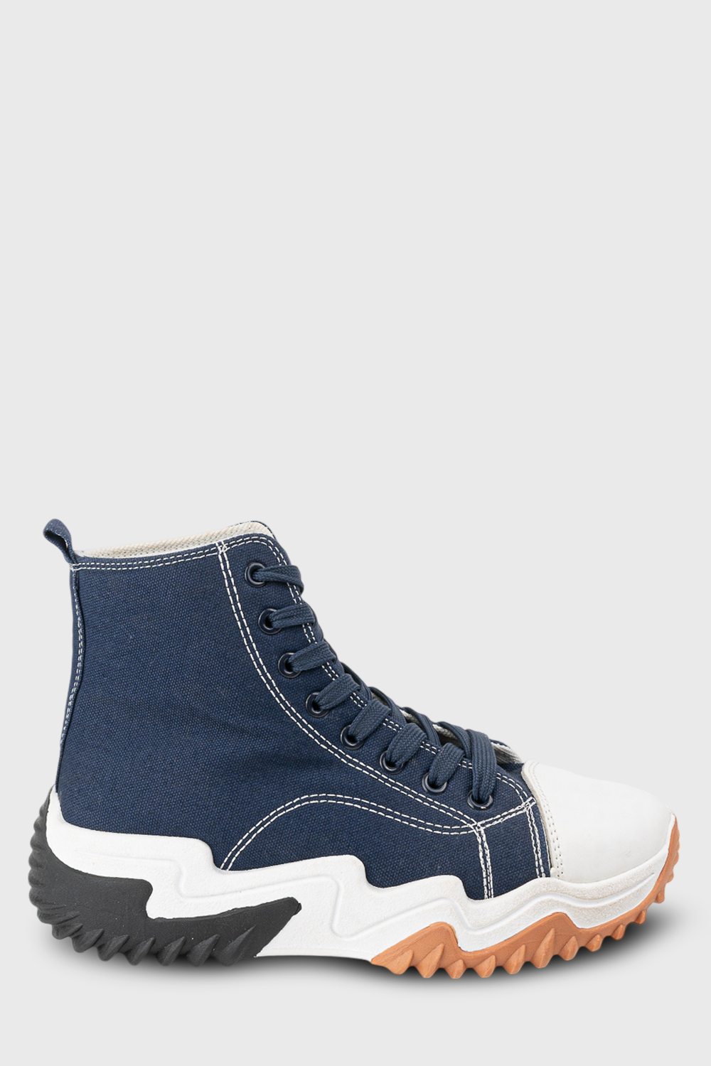 Sneaker με ιδιαίτερες ραφές Sneaker με ιδιαίτερες ραφές