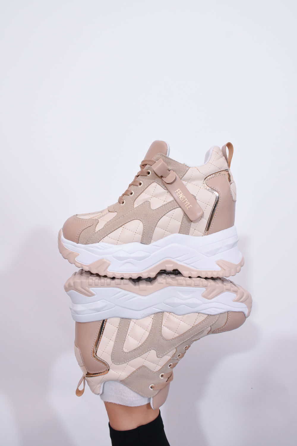 Sneakers με Εσωτερικό Τακούνι και Ιδιαίτερο Σχέδιο 