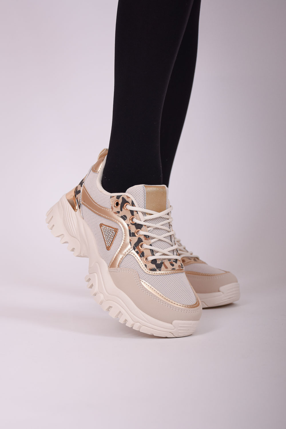Γυναικεία Sneakers με Λεπτομέρειες και Στράς